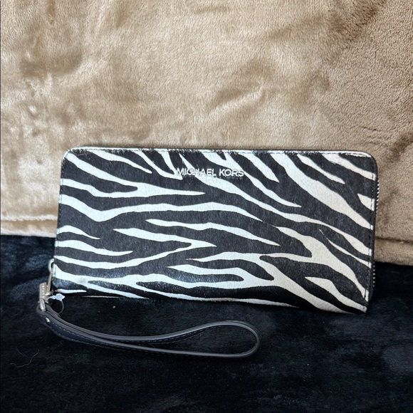 NEW Michael Kors Black and White Zebra Wallet - Picture 1 of 4